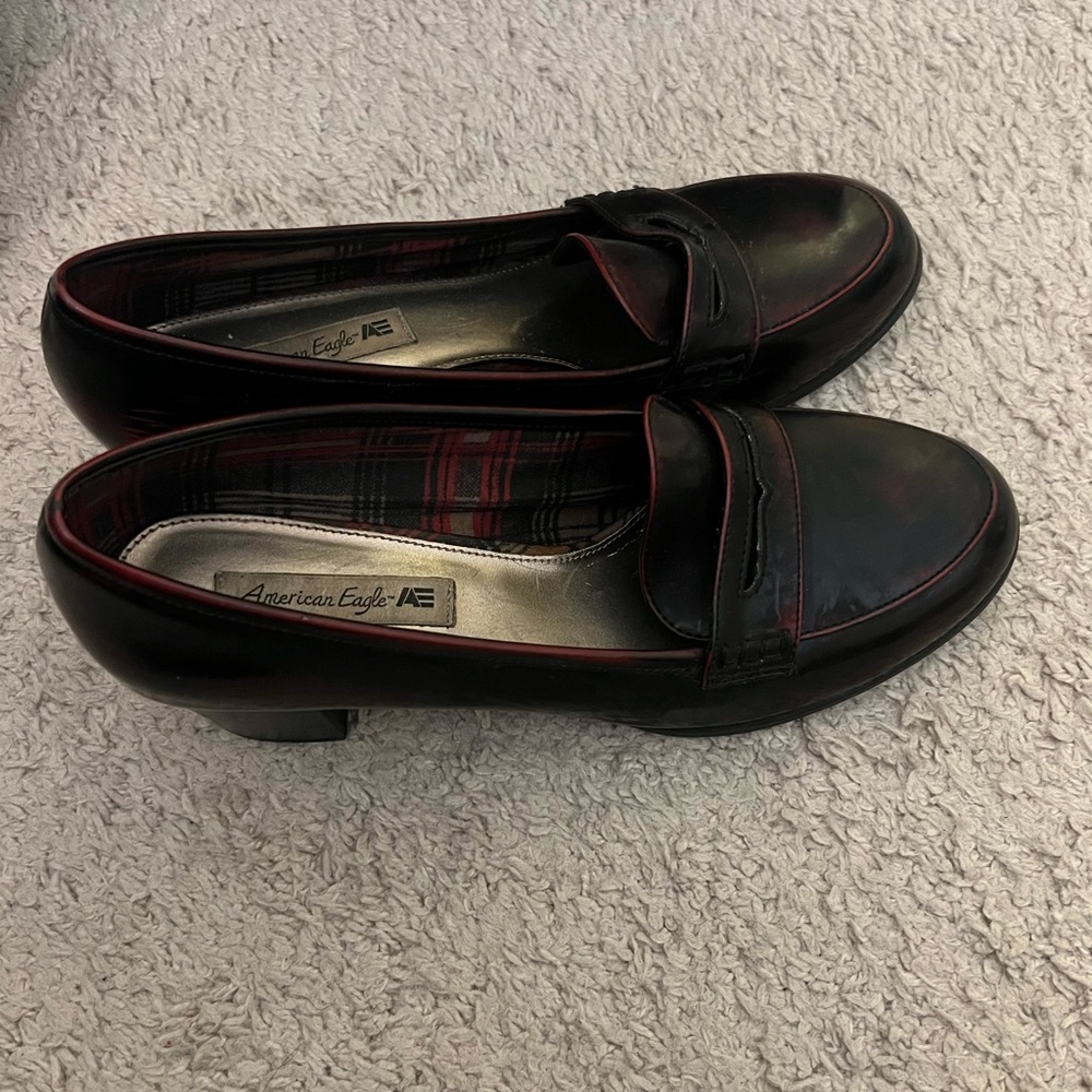American Eagle Outfitters Women's Black and Red Loafers
